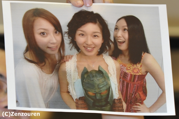 tHgM[