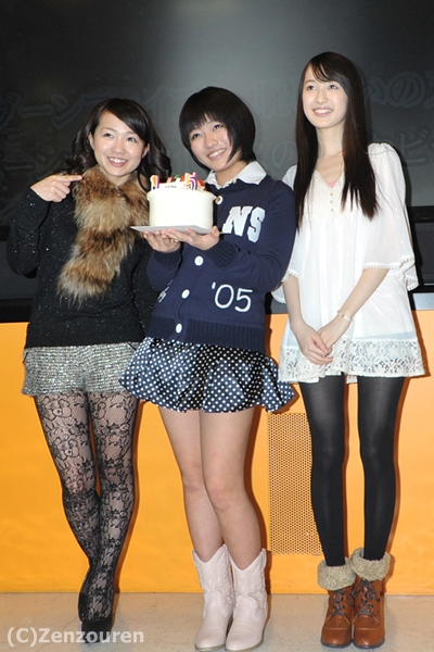 tHgM[